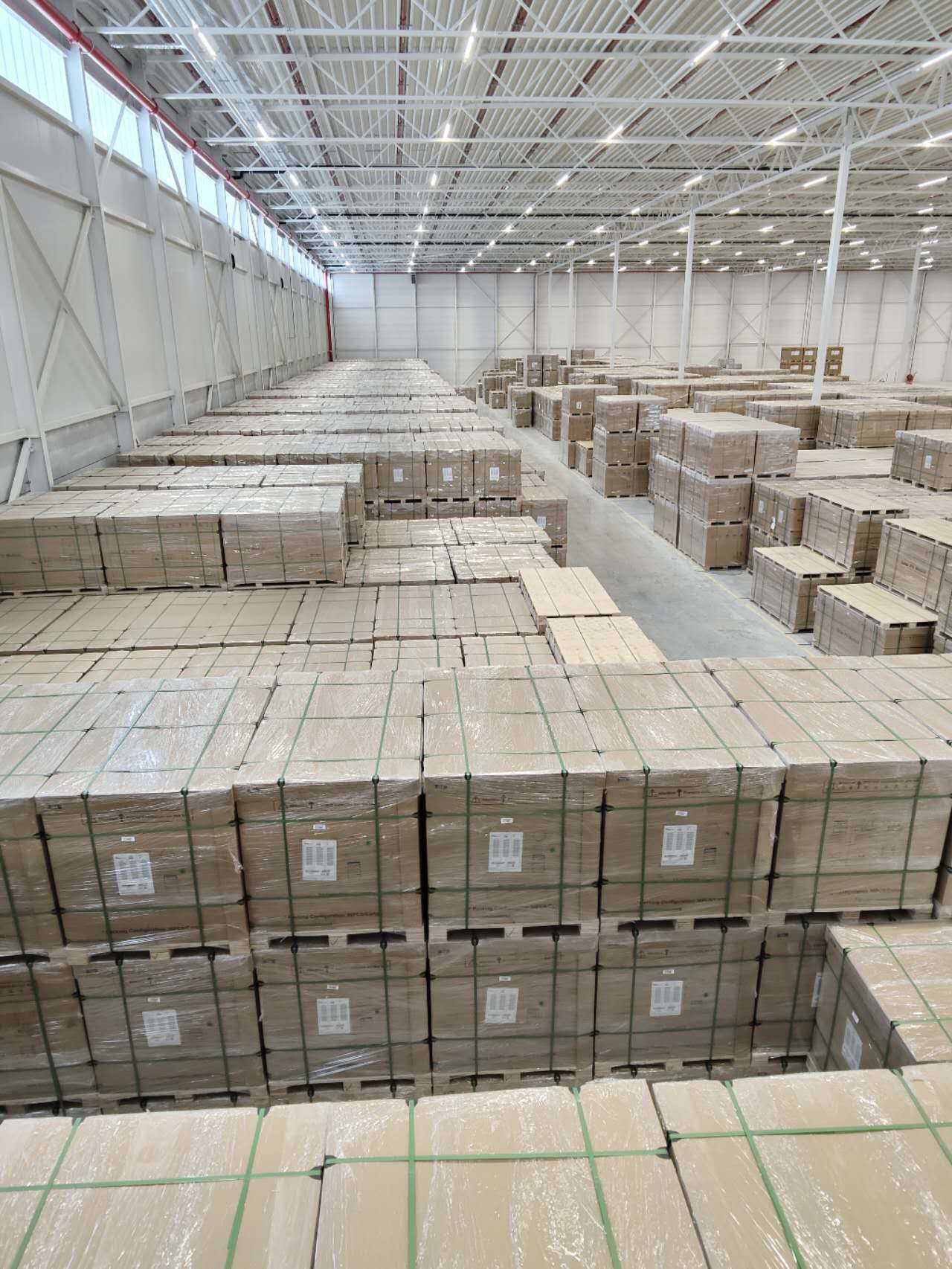 Zo breng je jouw zonnepanelen of batterijen eenvoudig naar de Europese markt